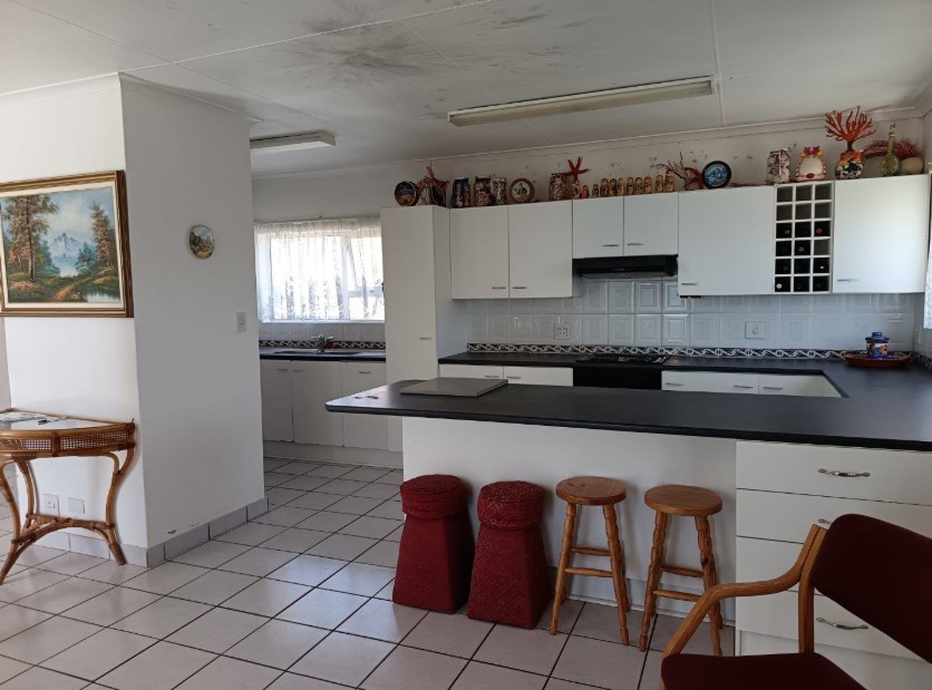 5 Bedroom Property for Sale in Wavecrest Eastern Cape